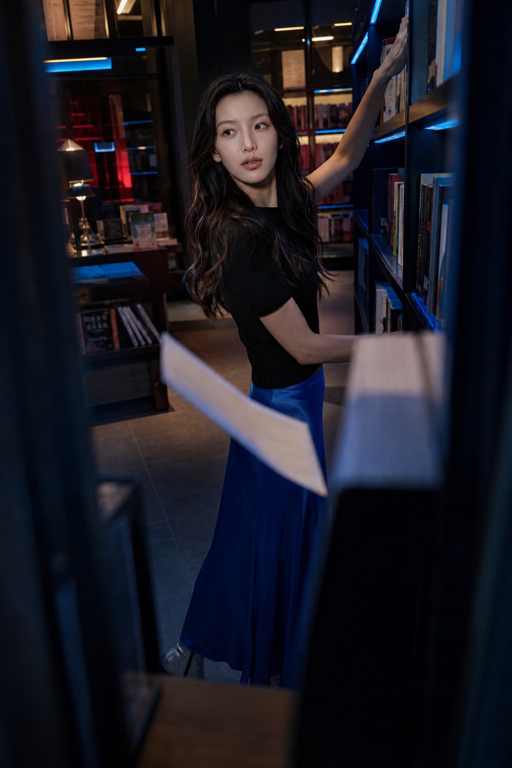 她在书店
